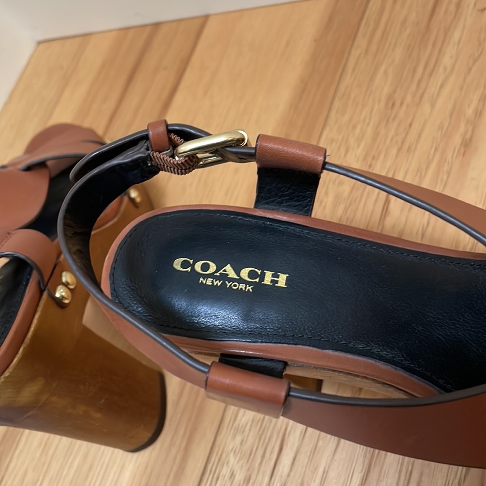 Coach. Leather sandals size 7 - Picture 4 of 4